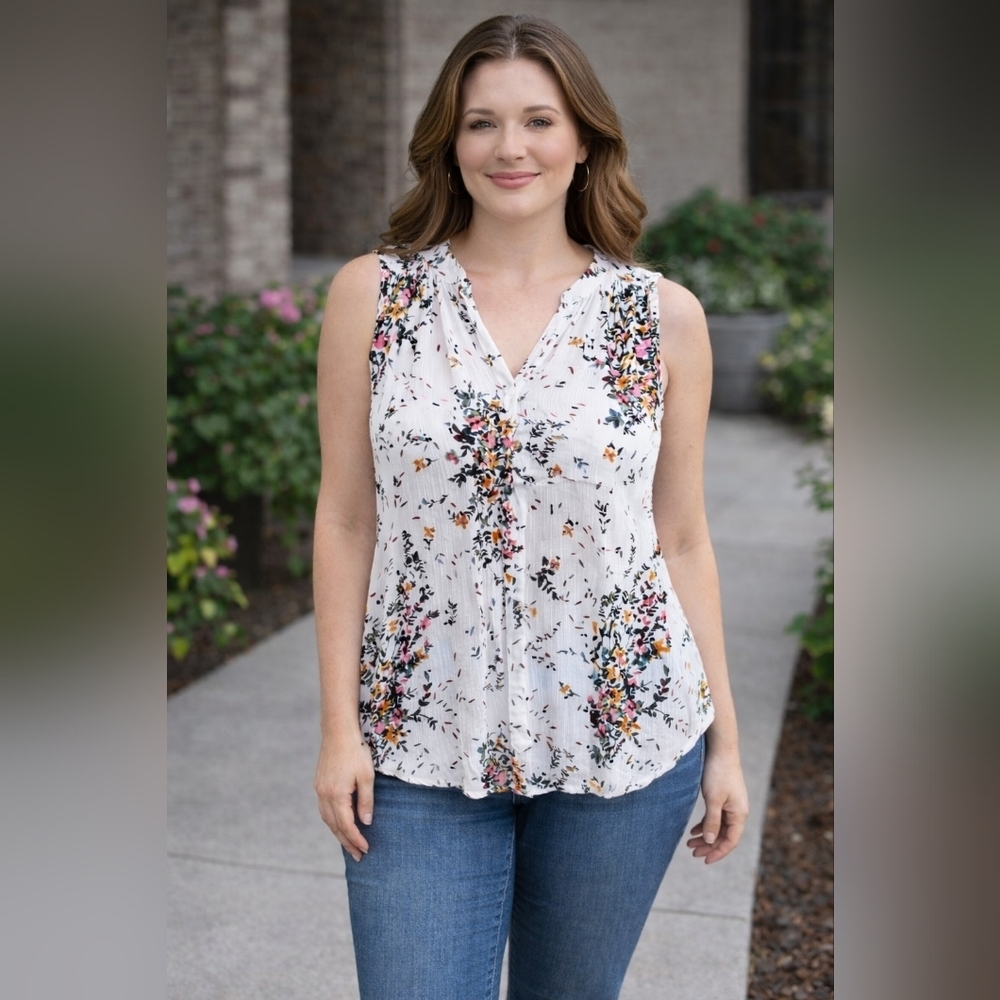White Floral Sleeveless Blouse | Women’s Size Medium | Lightweight Button Front